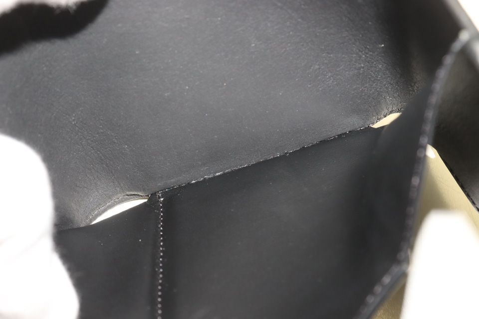 Louis Vuitton LV Aerogram Portefeuille Pilot Compact Leather Trifold Wallet — view 6