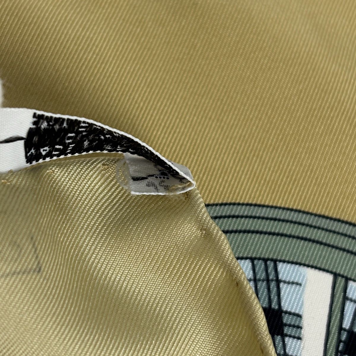 Hermes Carre 90 Lhiver en Poste Scarf Winter Mail Carriage Silk White Multicolor — view 7