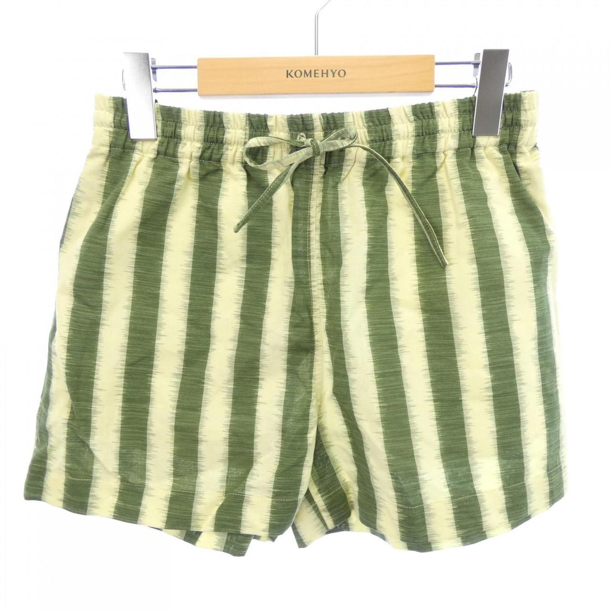 Dior Shorts Gold
