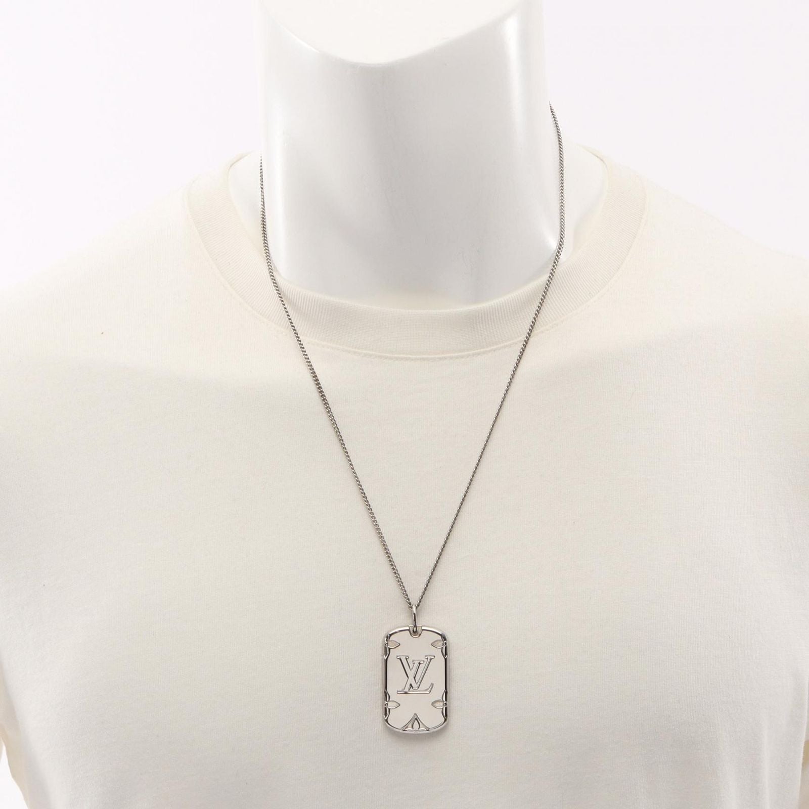 Louis Vuitton Necklace Locket Monogram Silver — view 8