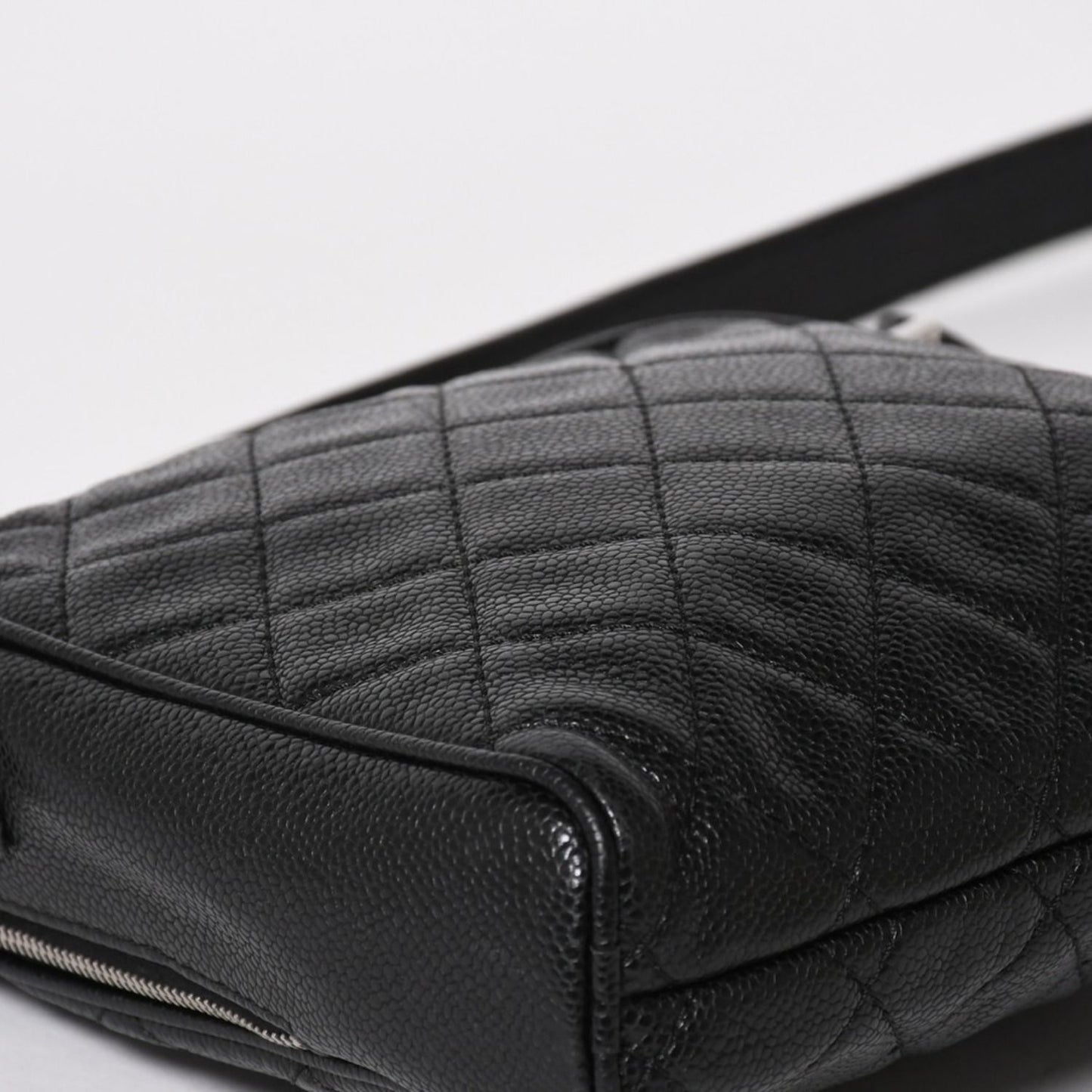 Chanel Shoulder Bag CC Logo Caviar Leather Black Silver — view 7