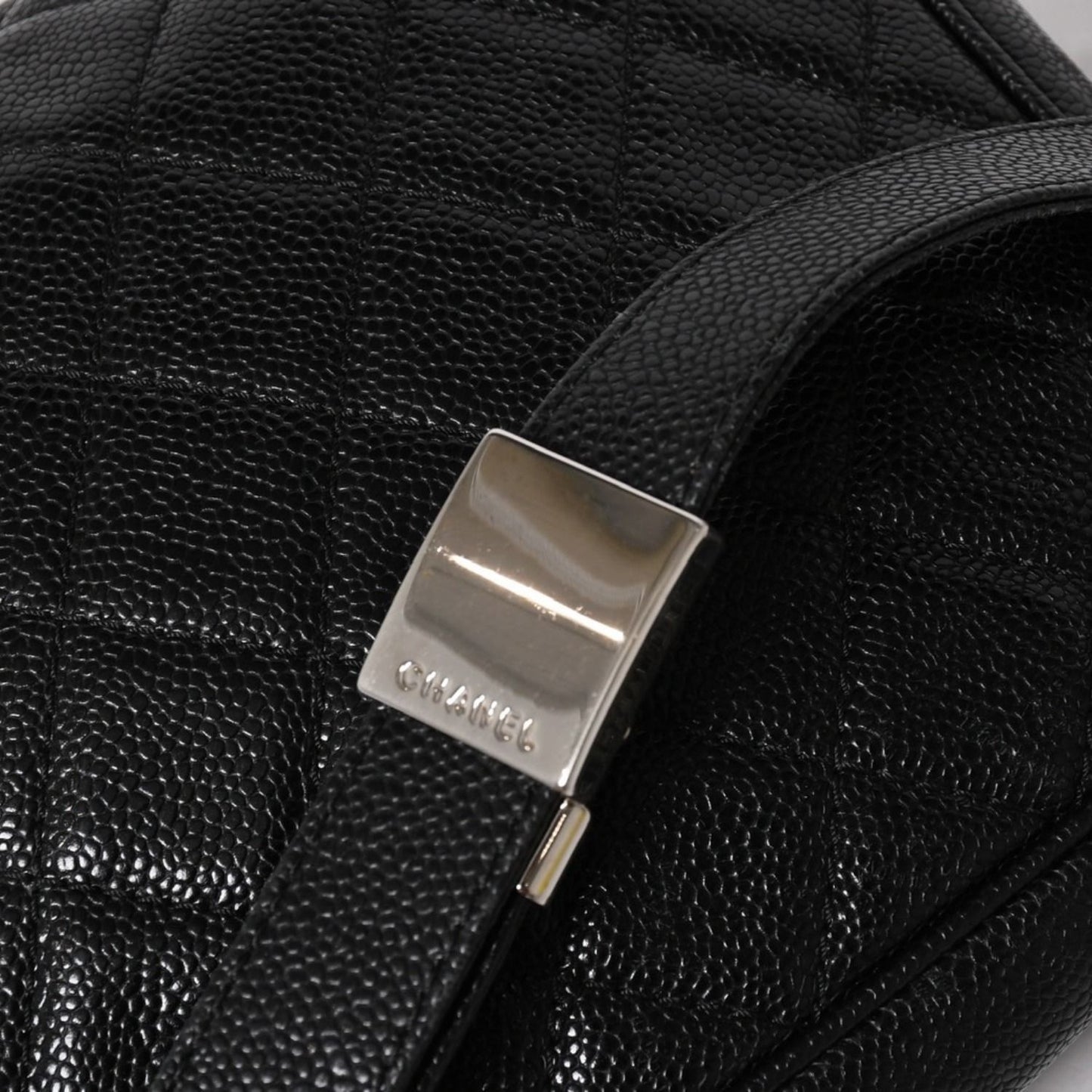 Chanel Shoulder Bag CC Logo Caviar Leather Black Silver — view 6