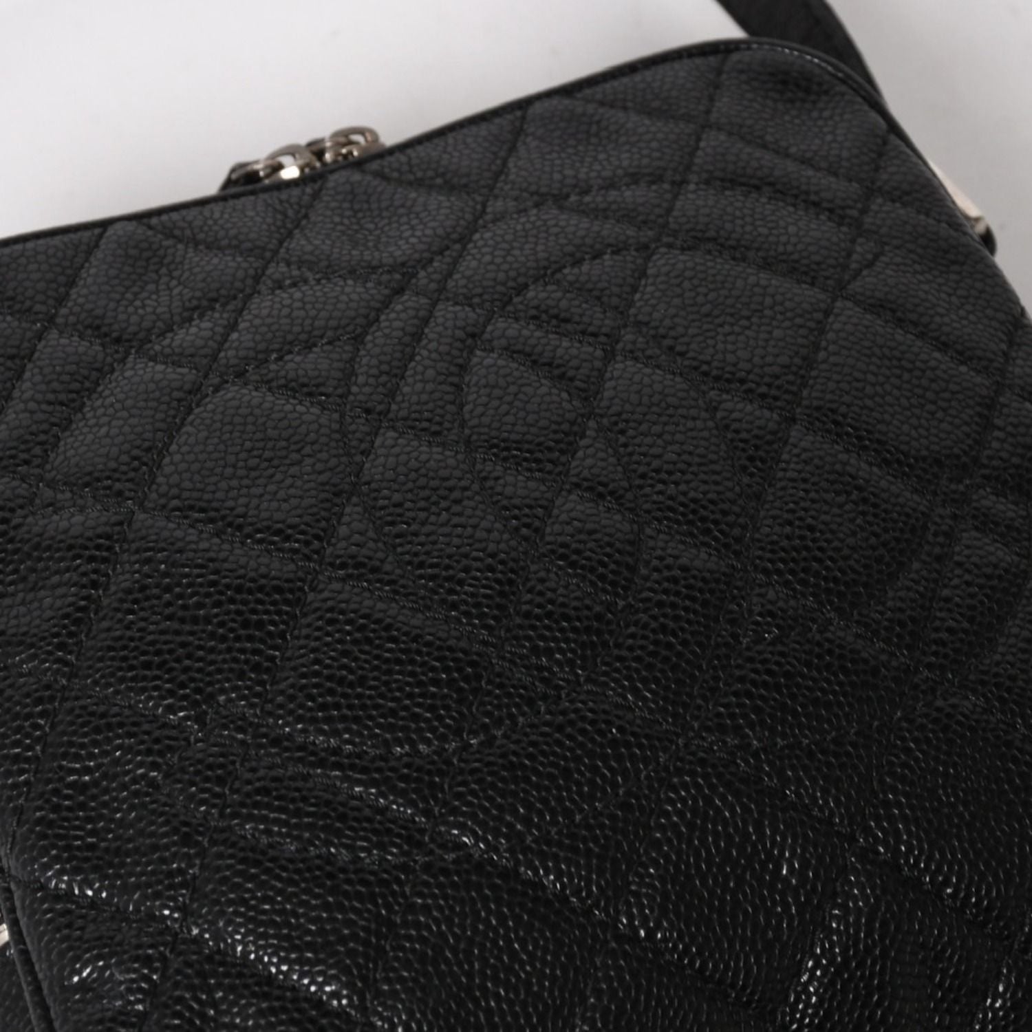 Chanel Shoulder Bag CC Logo Caviar Leather Black Silver — view 8