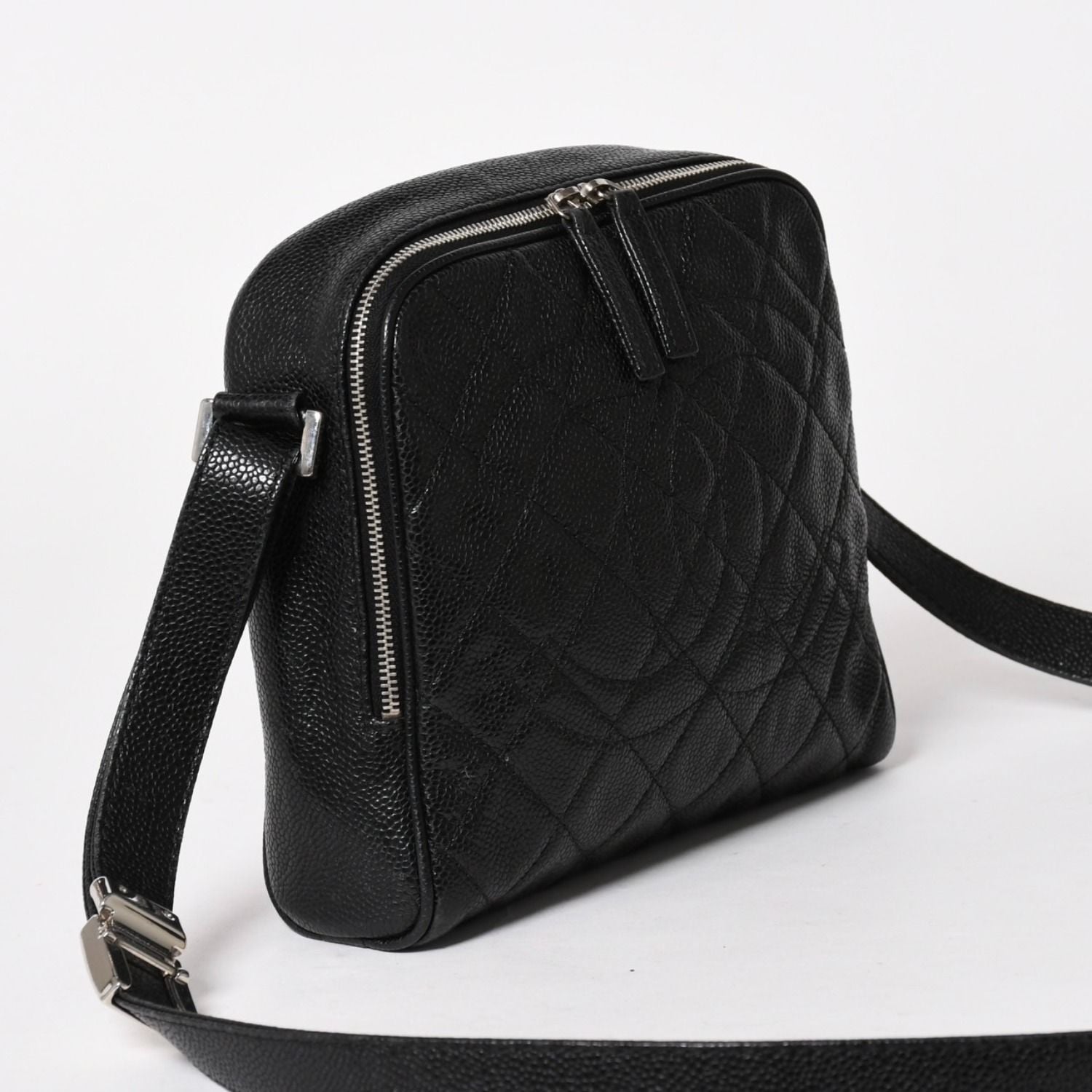 Chanel Shoulder Bag CC Logo Caviar Leather Black Silver — view 3