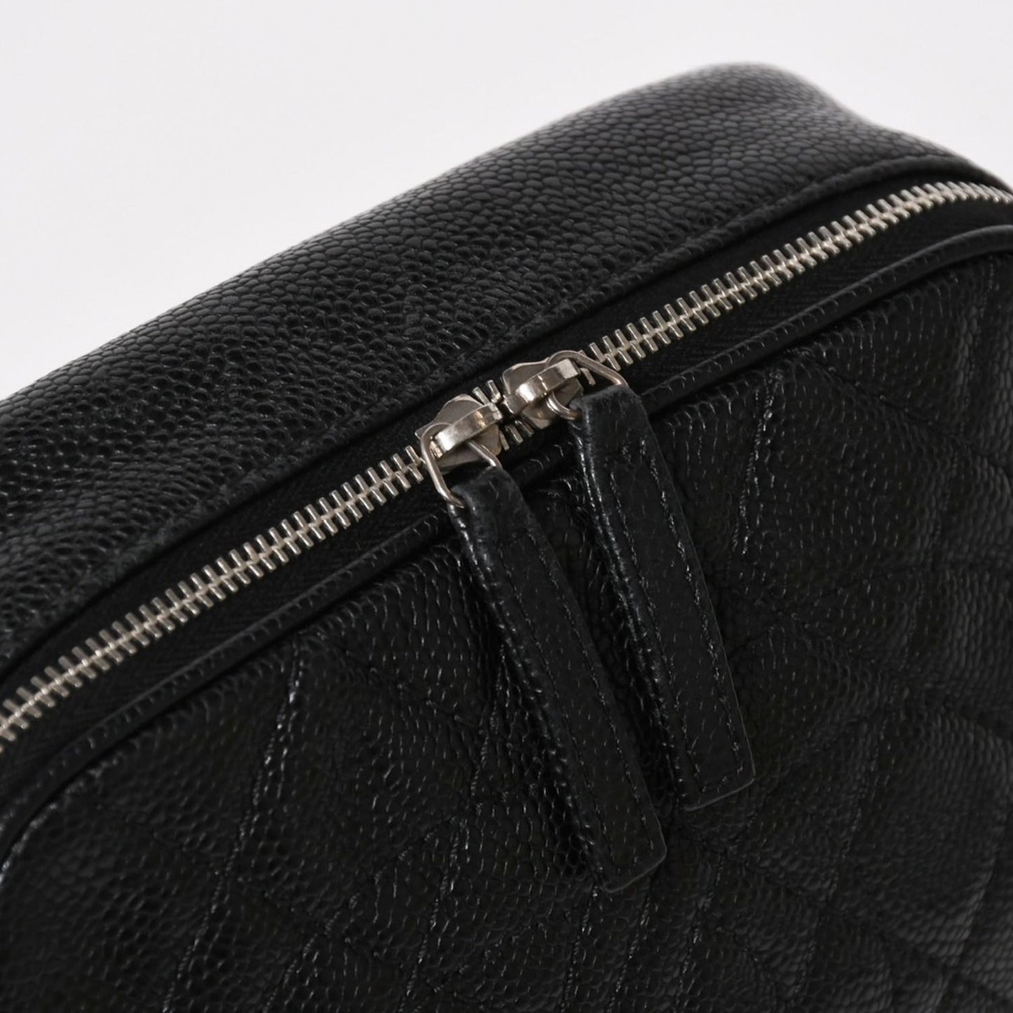 Chanel Shoulder Bag CC Logo Caviar Leather Black Silver — view 5