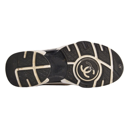 Chanel Sneakers Low-Cut CC Logo Tweet — view 8
