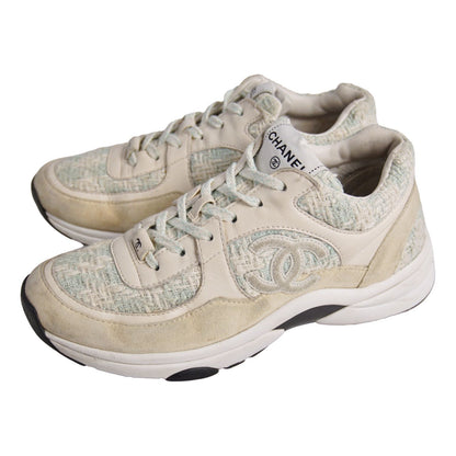 Chanel Sneakers Low-Cut CC Logo Tweet — view 2