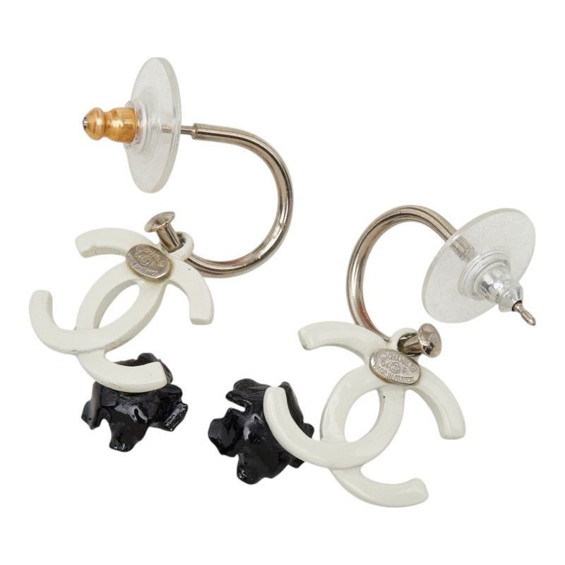 Chanel 04P CC Logo Camellia Swing Earrings 04 White Black Metal — view 3