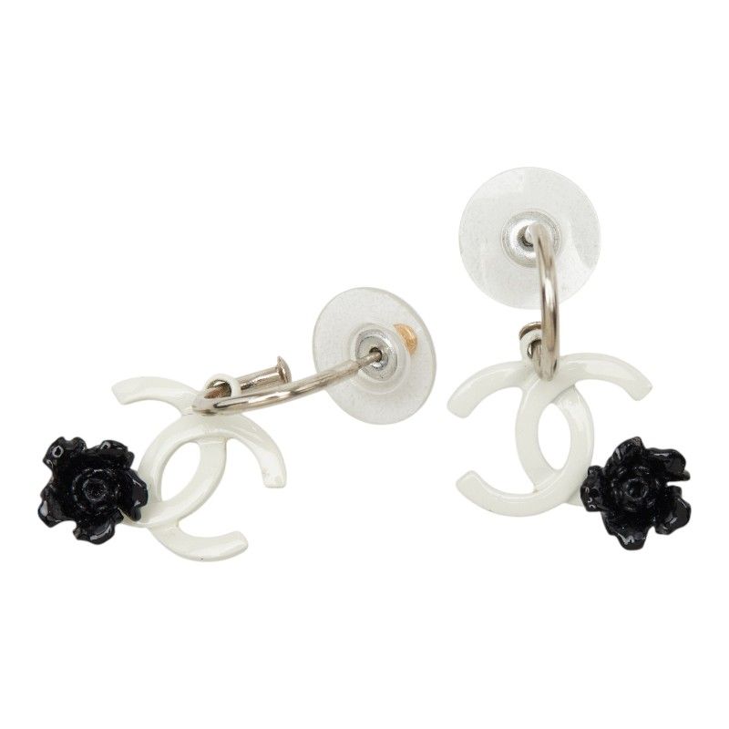 Chanel 04P CC Logo Camellia Swing Earrings 04 White Black Metal — view 2