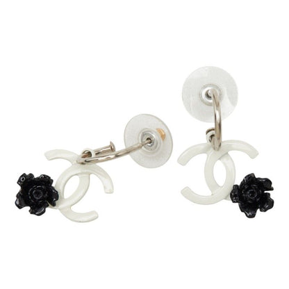 Chanel 04P CC Logo Camellia Swing Earrings 04 White Black Metal — view 2