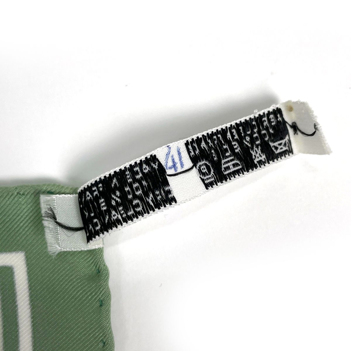 Hermes Carre 90 Oeillets Sauvages Et Autres Caryophyllees Scarf Wild Carnations — view 3