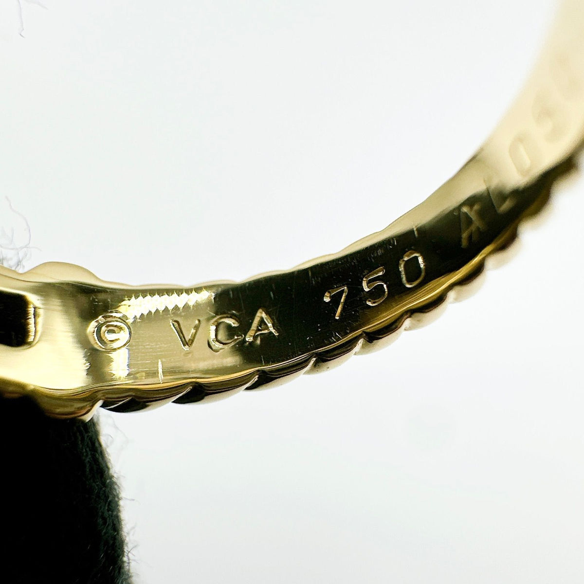 Van Cleef & Arpels Vintage Alhambra Onyx Diamond Yellow Gold Ring — view 4
