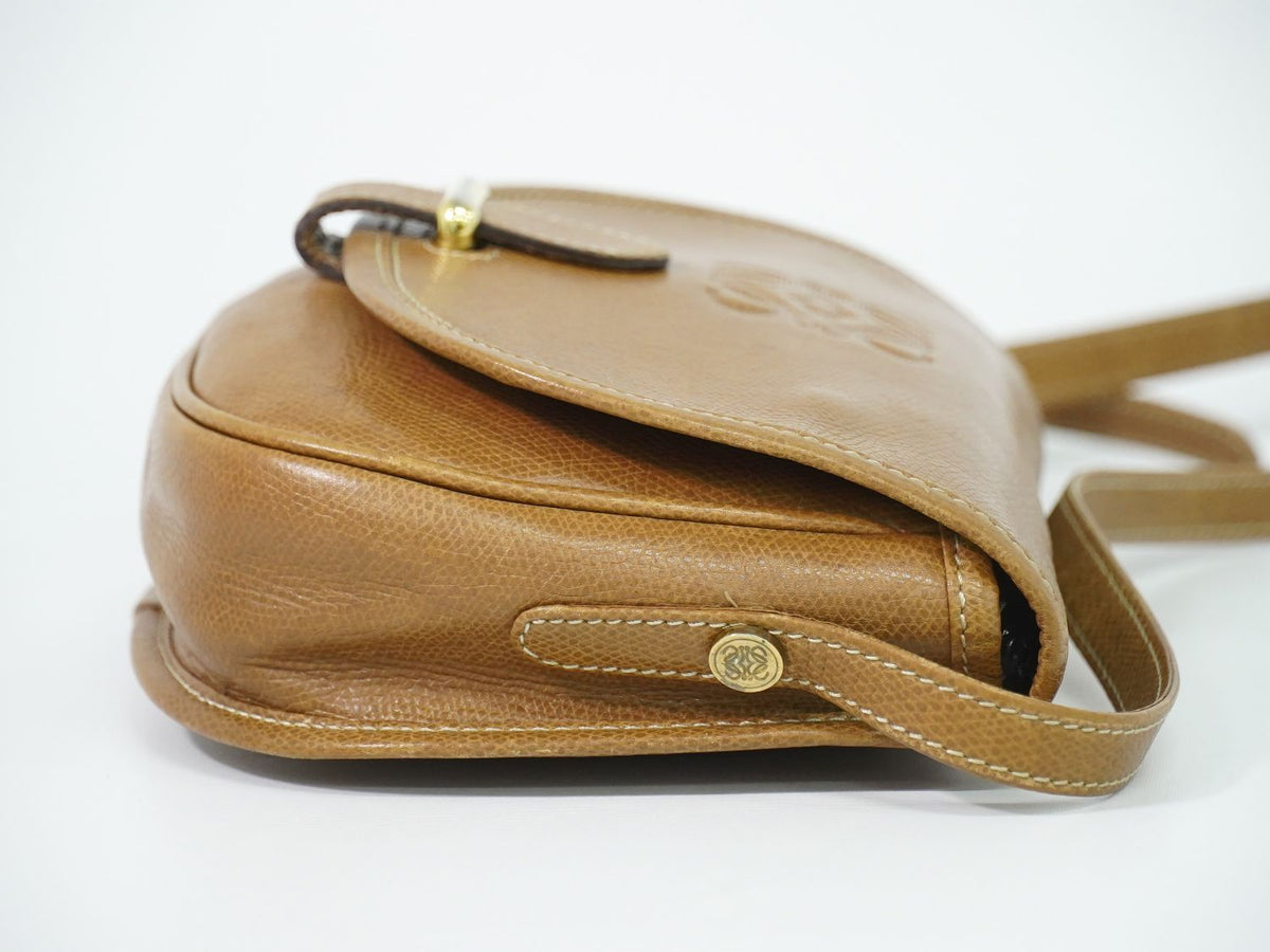 Loewe Anagram Shoulder Bag Pochette Leather Brown — view 4