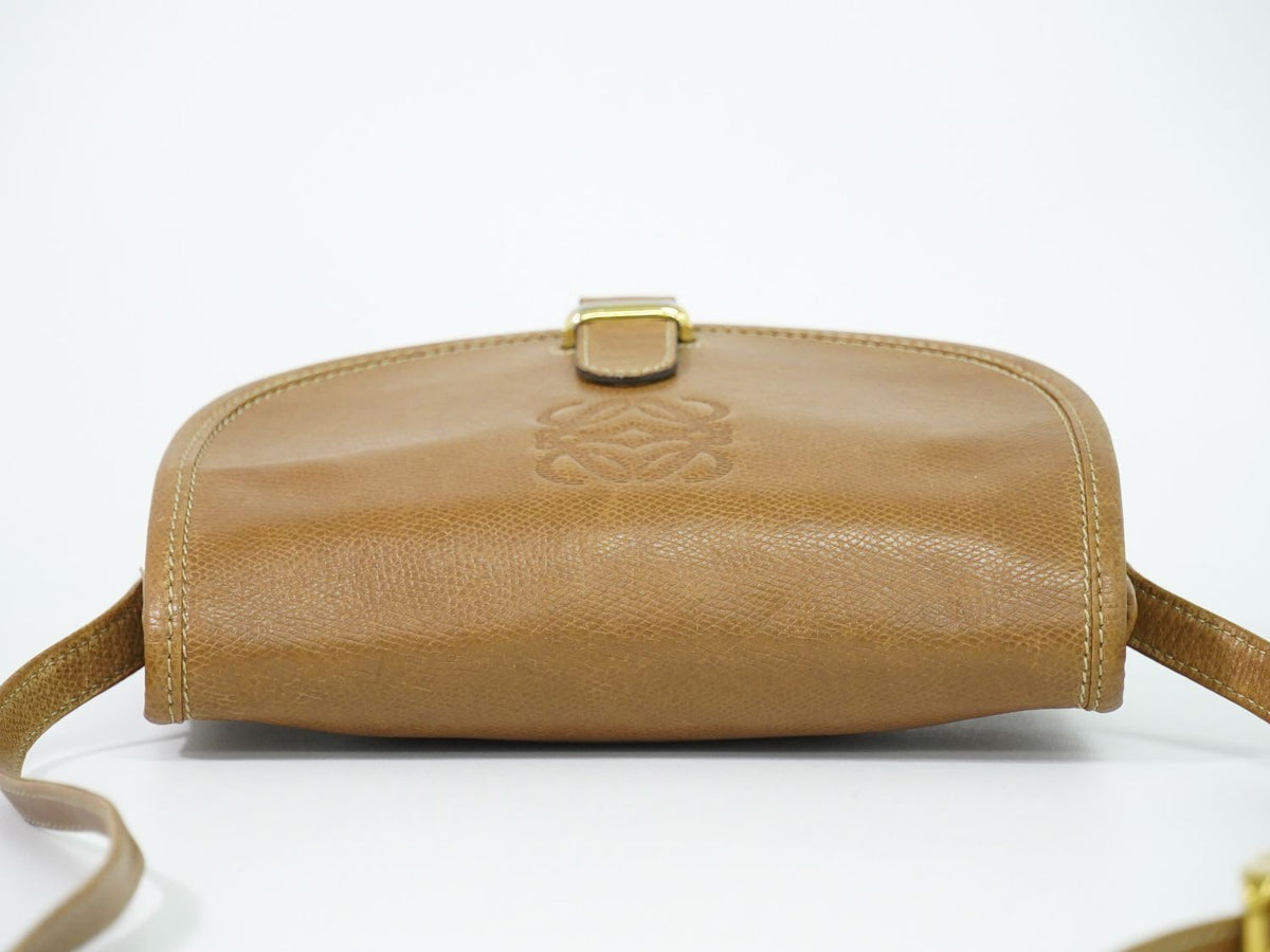 Loewe Anagram Shoulder Bag Pochette Leather Brown — view 5