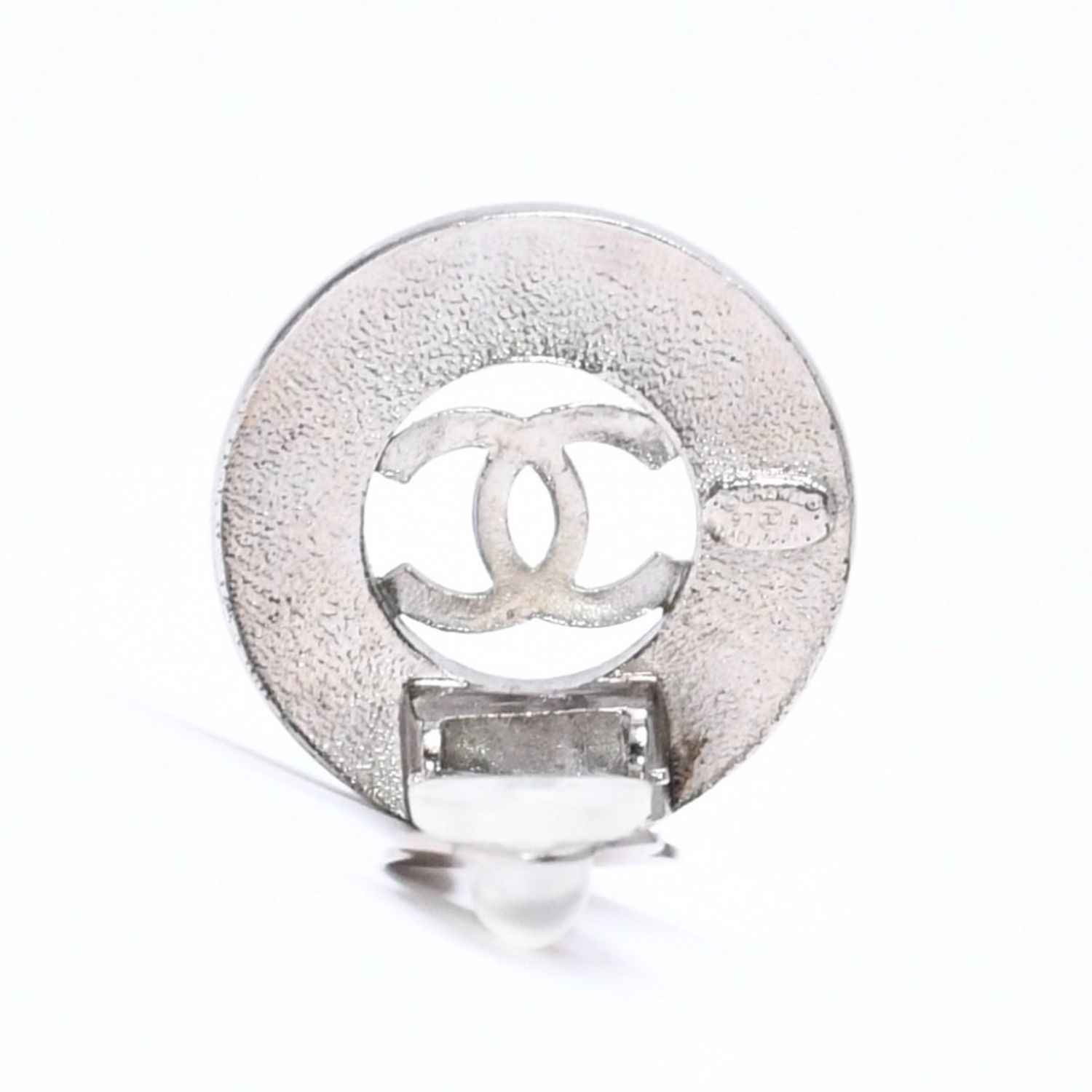 Chanel Vintage CC Logo Earrings 97 Metal Silver — view 6