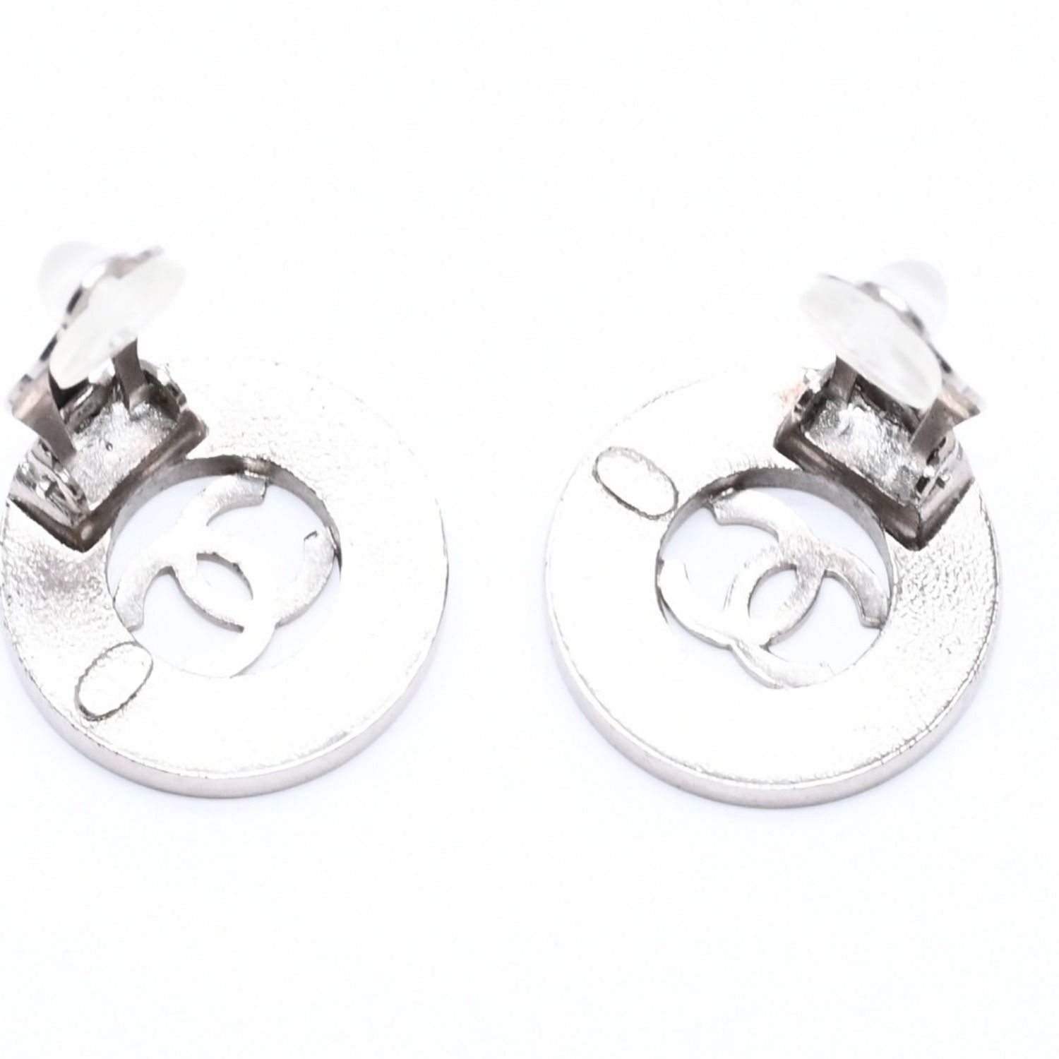 Chanel Vintage CC Logo Earrings 97 Metal Silver — view 7