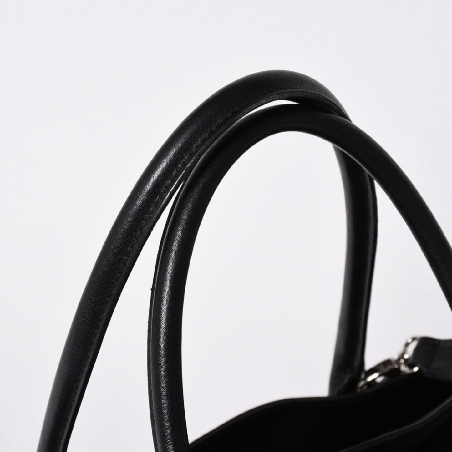 Chanel Executive Tote Bag Medium CC Logo Caviar Leather Black — view 5