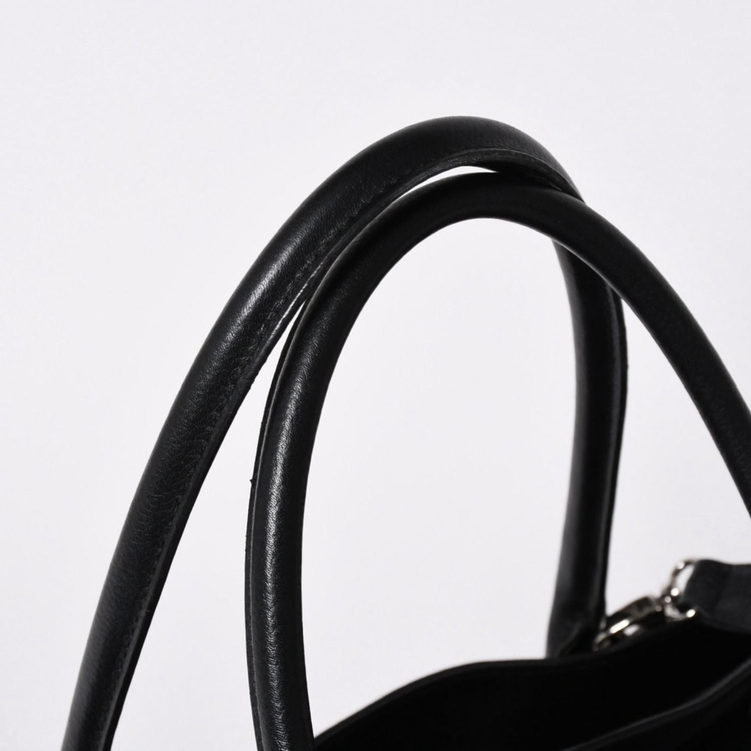 Chanel Executive Tote Bag Medium CC Logo Caviar Leather Black — view 5