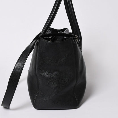 Chanel Executive Tote Bag Medium CC Logo Caviar Leather Black — view 4