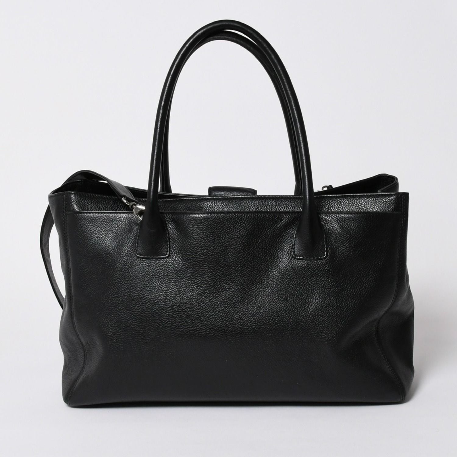 Chanel Executive Tote Bag Medium CC Logo Caviar Leather Black — view 2