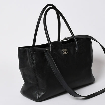Chanel Executive Tote Bag Medium CC Logo Caviar Leather Black — view 3