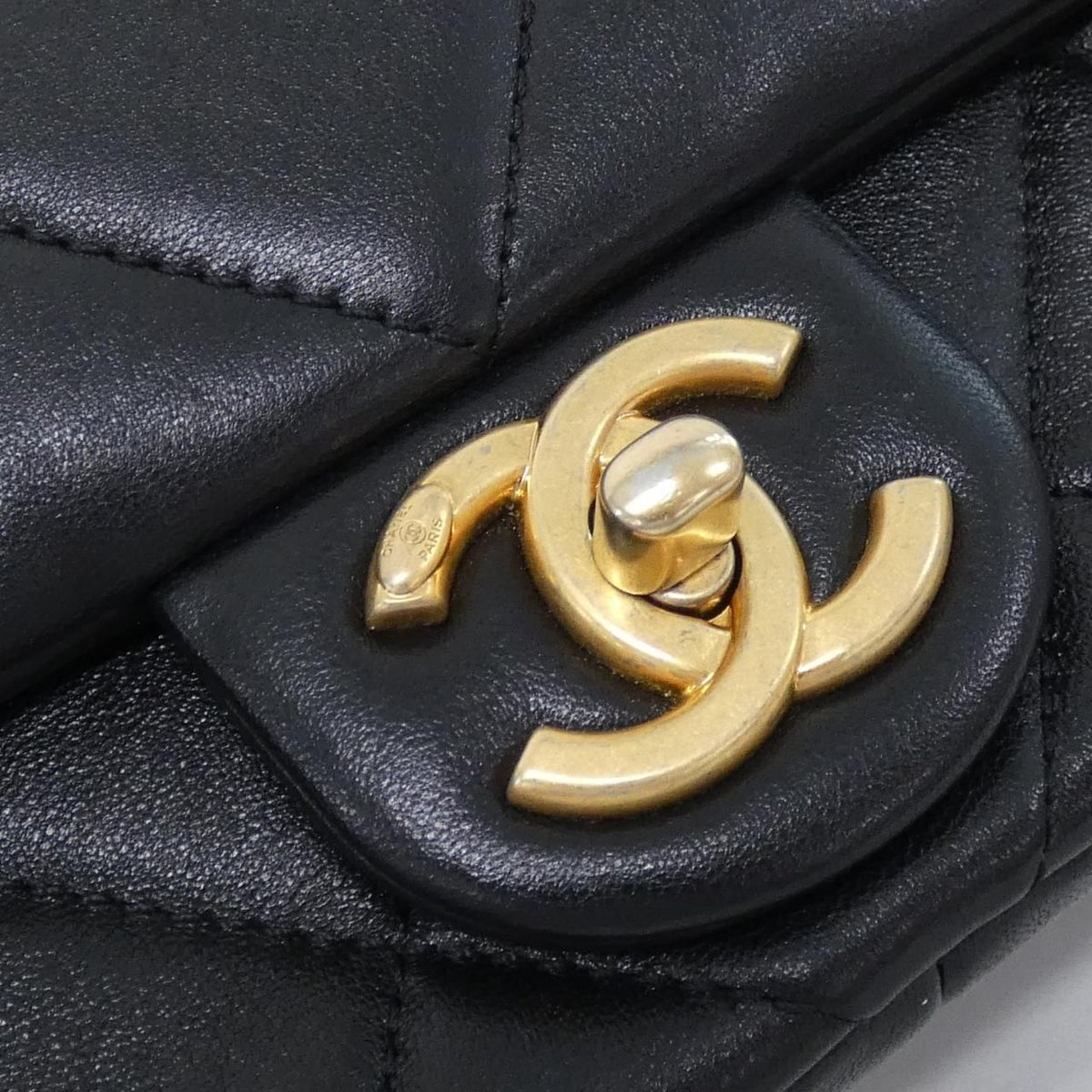 Chanel Shoulder Bag Black — view 4