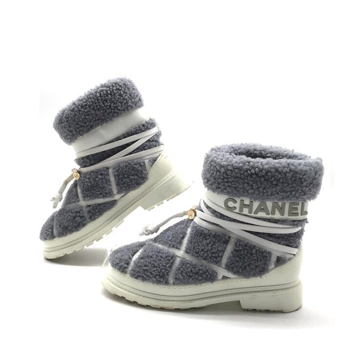 Chanel CC Logo Shearling Snow Boots Quilted Style Gray Shoes — view 4