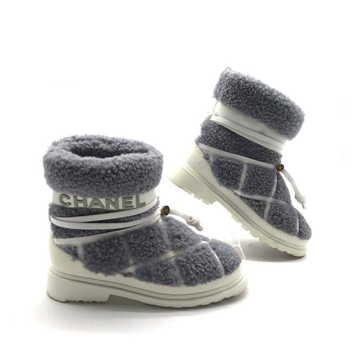 Chanel CC Logo Shearling Snow Boots Quilted Style Gray Shoes — view 5
