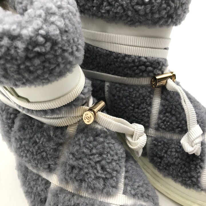 Chanel CC Logo Shearling Snow Boots Quilted Style Gray Shoes — view 7