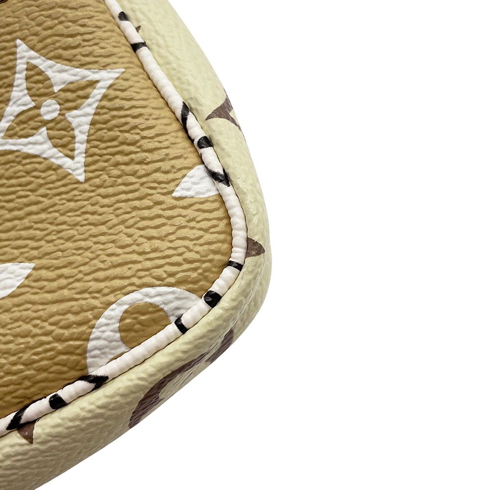 Louis Vuitton Pouch Monogram Giant Mini Pochette Accessoires — view 5