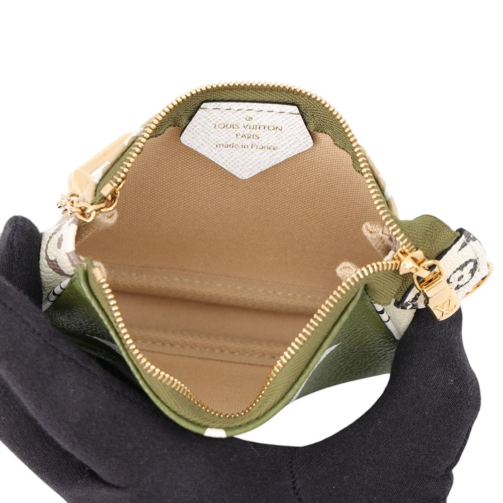 Louis Vuitton Pouch Monogram Giant Mini Pochette Accessoires — view 4