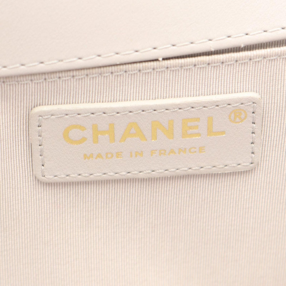 Chanel Shoulder Bag Boy Light Gray Lambskin Boy 19 Chain — view 4
