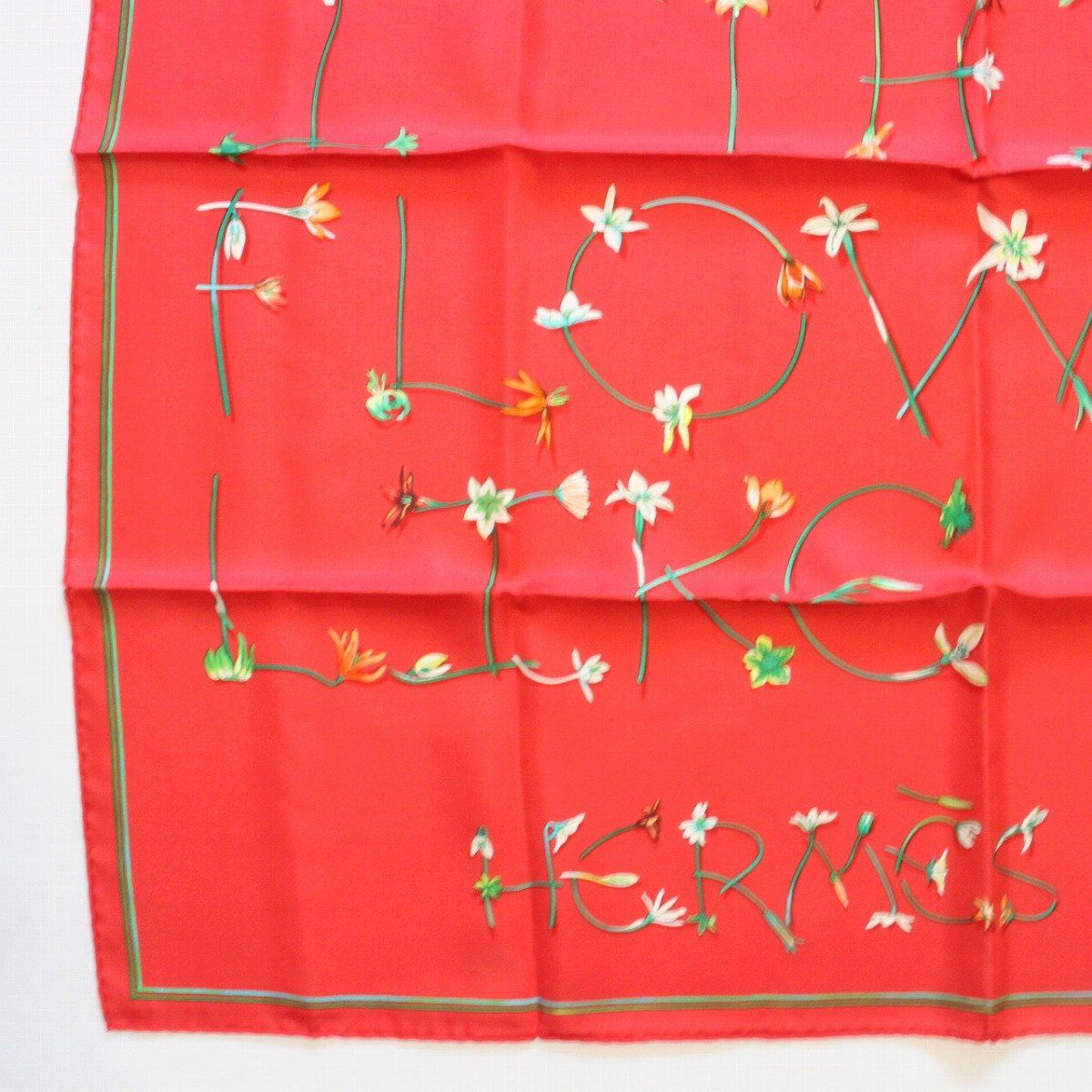 Hermes Carre 90 Scarf Eye Like Flowers 100% Silk Pawn — view 4