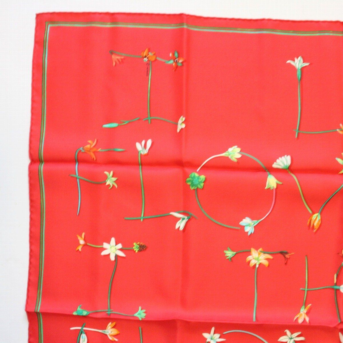 Hermes Carre 90 Scarf Eye Like Flowers 100% Silk Pawn — view 2