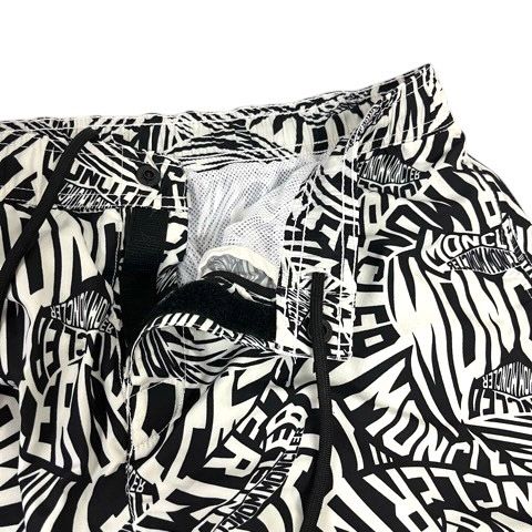 Moncler Shorts Nylon Logo All Over Pattern L White Black — view 5