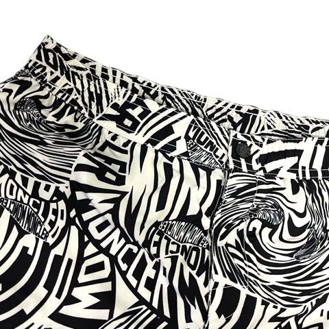 Moncler Shorts Nylon Logo All Over Pattern L White Black — view 4