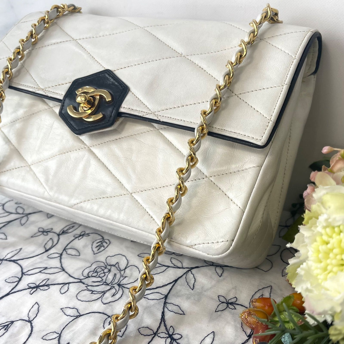 Chanel Vintage Turnlock Chain Shoulder Bag — view 4