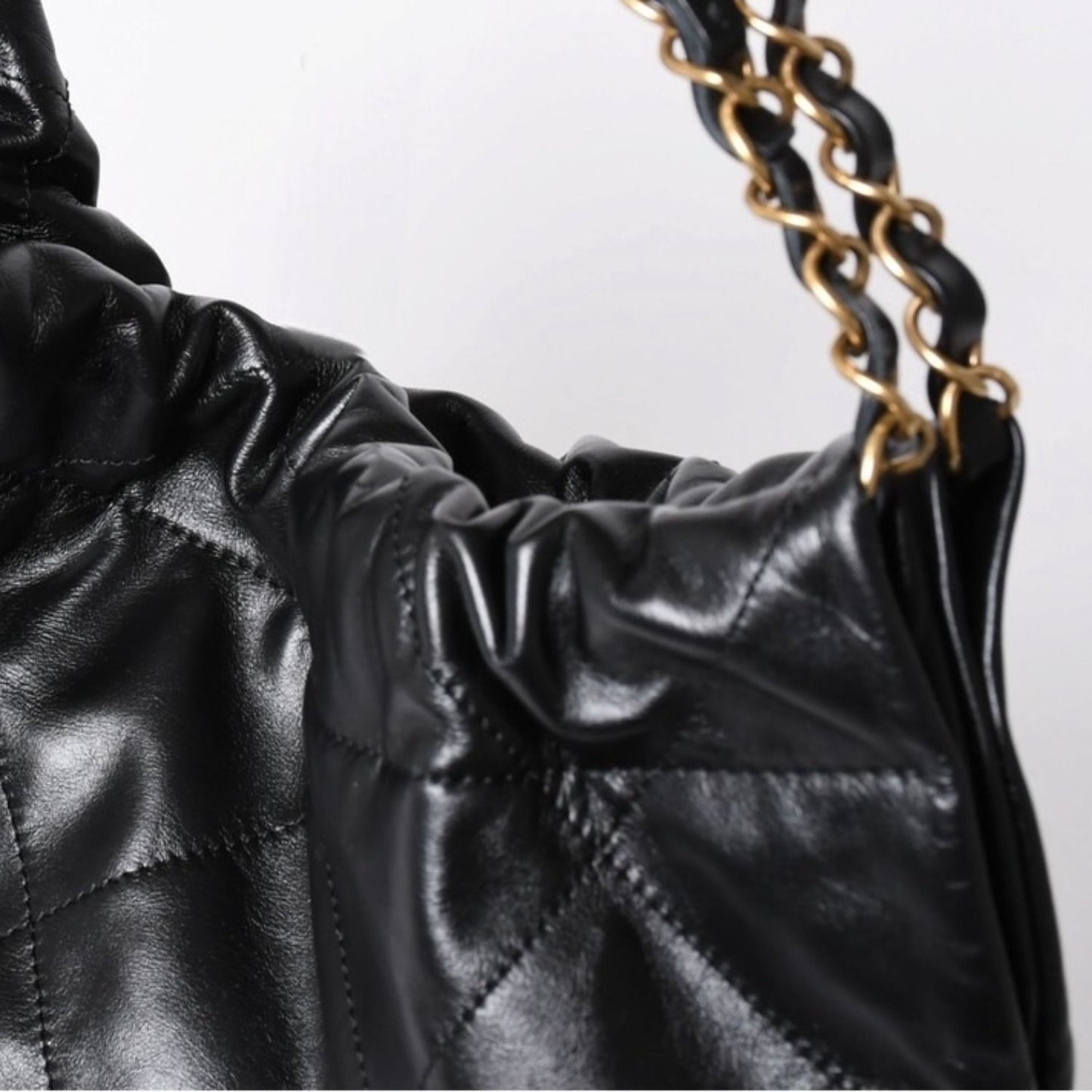 Chanel 22 Medium Chain Bag CC Logo Shiny Calfskin — view 5