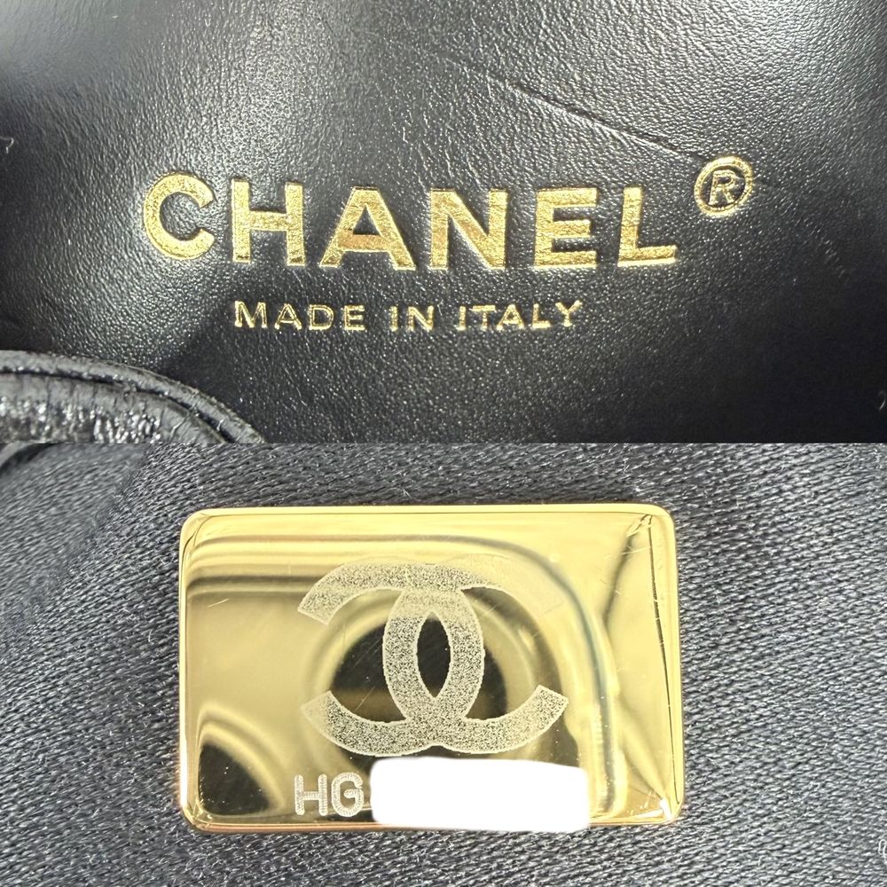 Chanel Handbag Quilted 25 Shoulder Bag CC Logo Caviar Leather Black Gold Vintage — view 5
