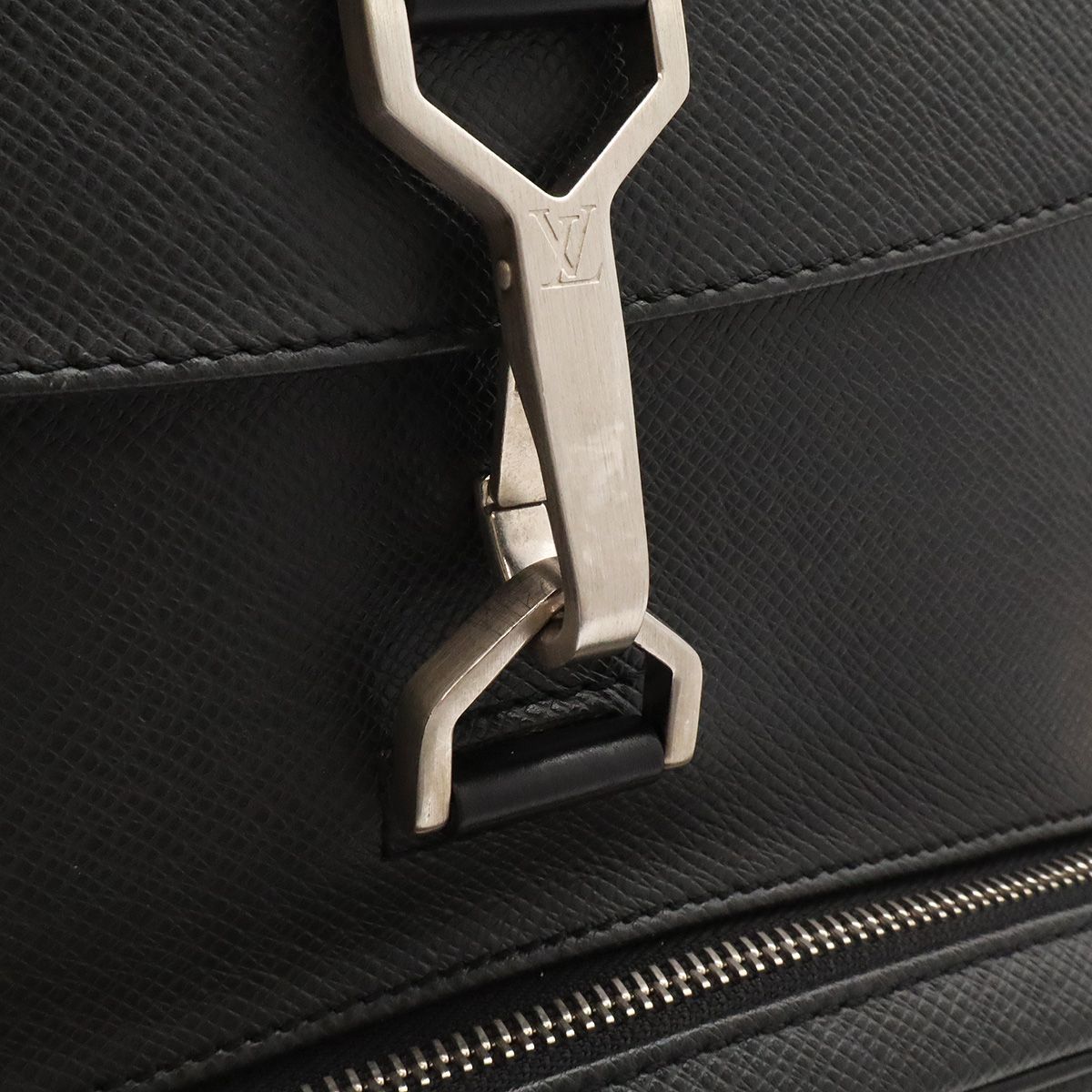 Louis Vuitton Taiga Cassiar Backpack Ardoise Black — view 6