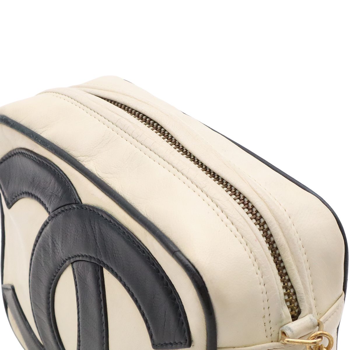 Chanel CC Logo Chain Shoulder Bag Pochette Tassel Fringe Leather Ivory White — view 6