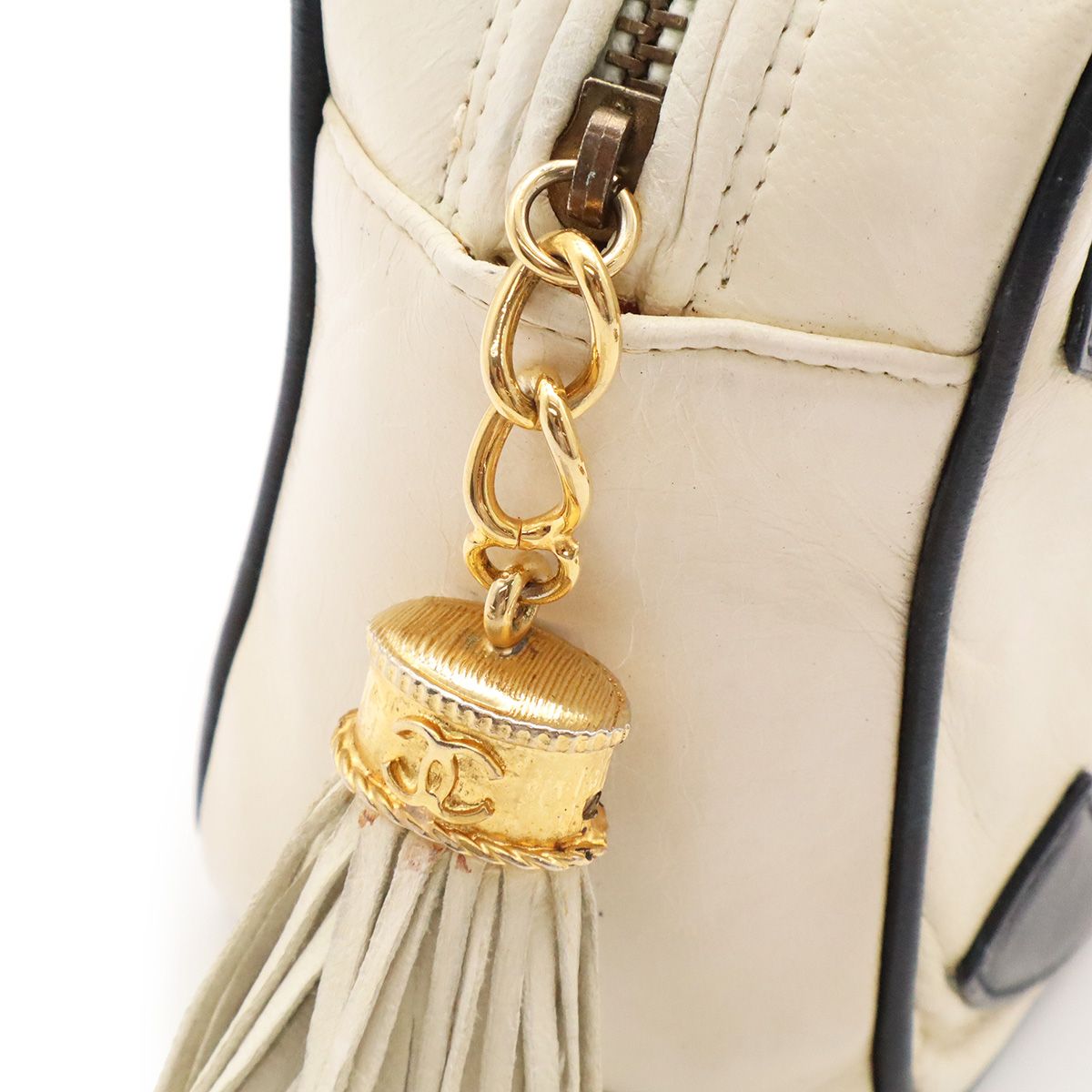 Chanel CC Logo Chain Shoulder Bag Pochette Tassel Fringe Leather Ivory White — view 5