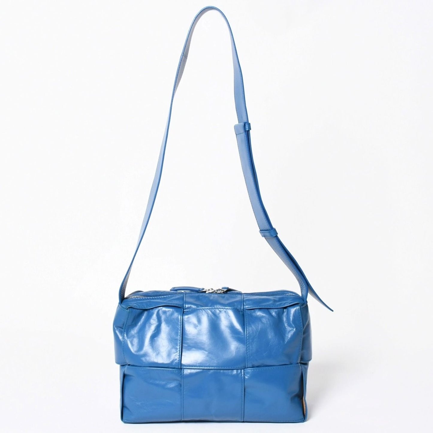 Bottega Veneta Arco Camera Bag Calfskin Leather Blue — view 2