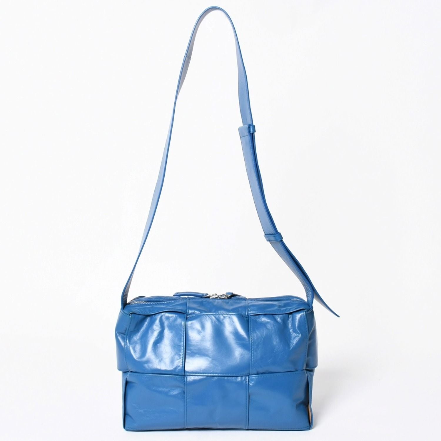 Bottega Veneta Arco Camera Bag Calfskin Leather Blue — view 2