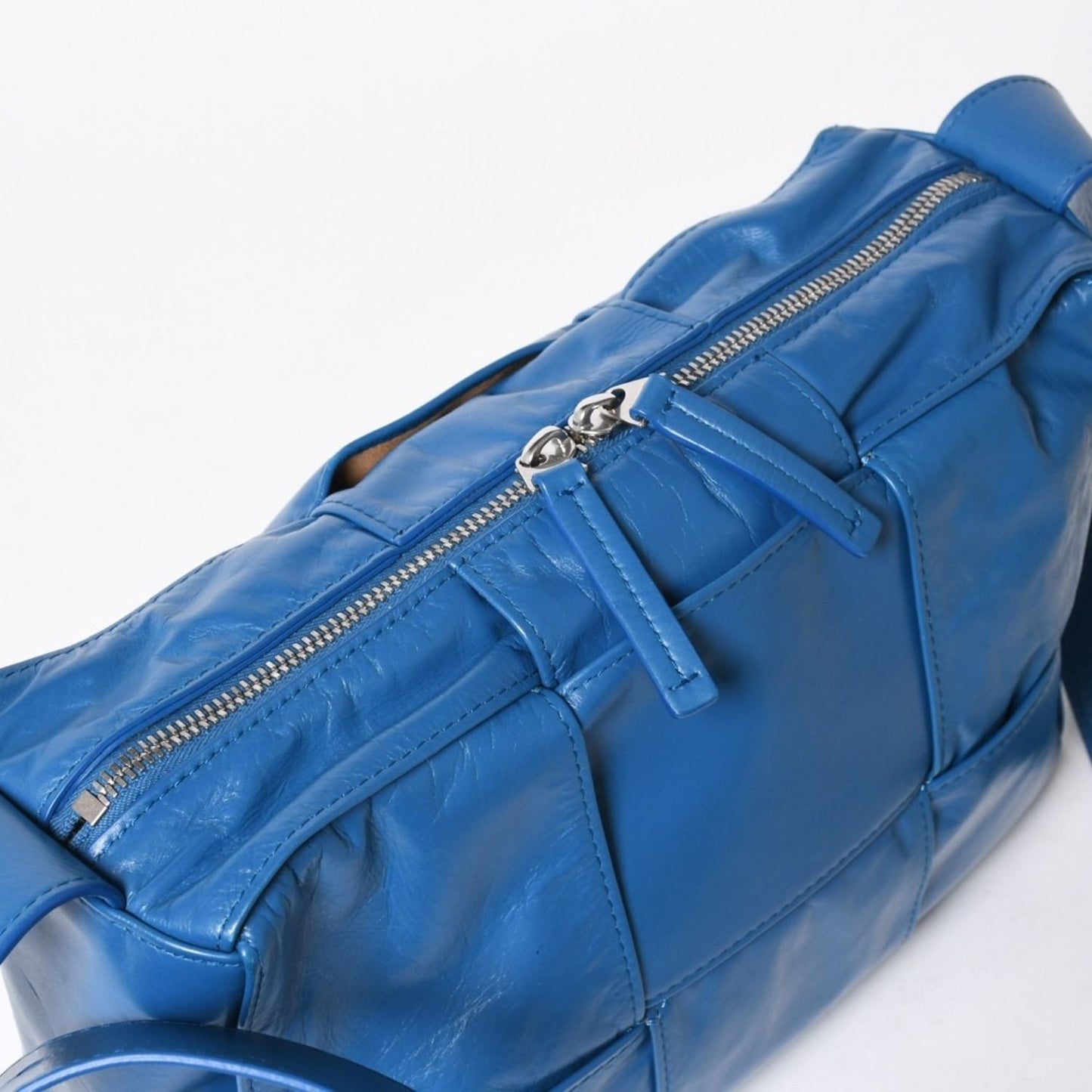 Bottega Veneta Arco Camera Bag Calfskin Leather Blue — view 8
