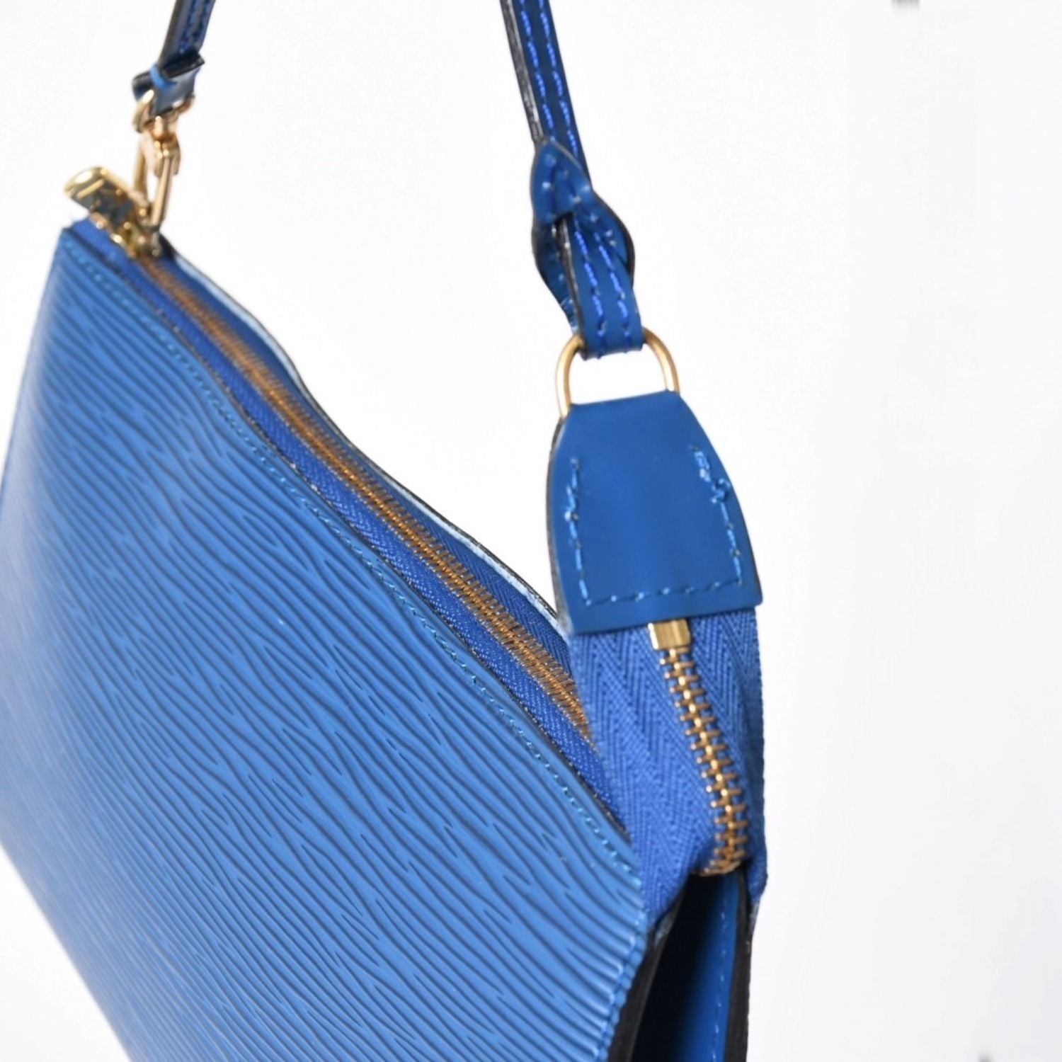 Louis Vuitton Pochette Accessoires Bag Epi Leather Blue — view 4
