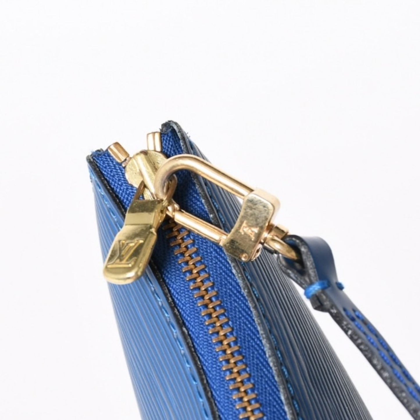 Louis Vuitton Pochette Accessoires Bag Epi Leather Blue — view 7
