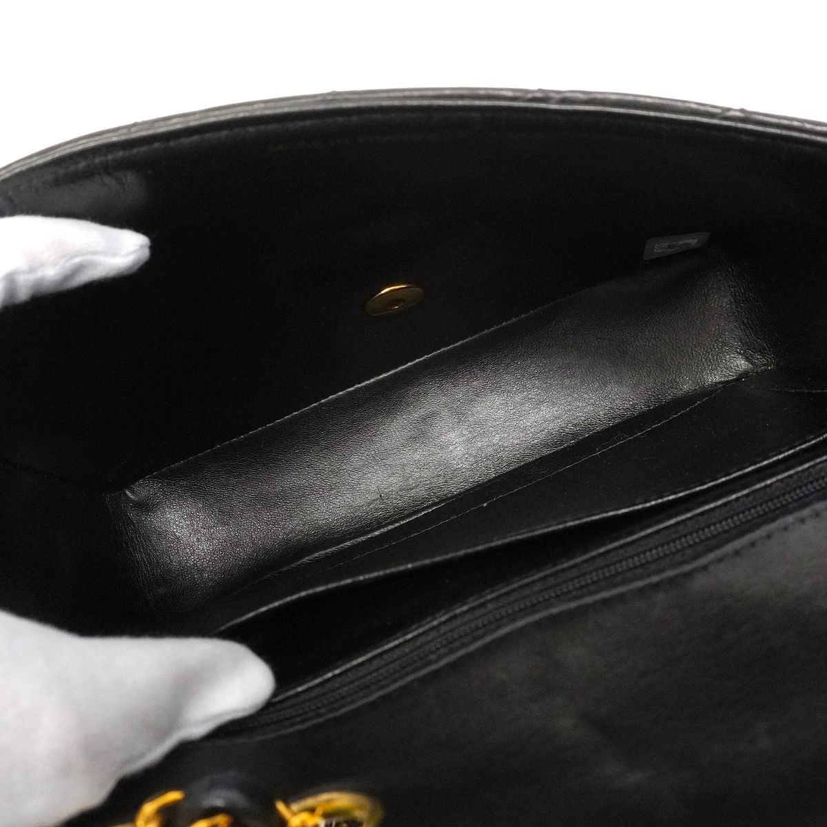 Chanel Shoulder Bag Quilted Lambskin Black Gold — view 4