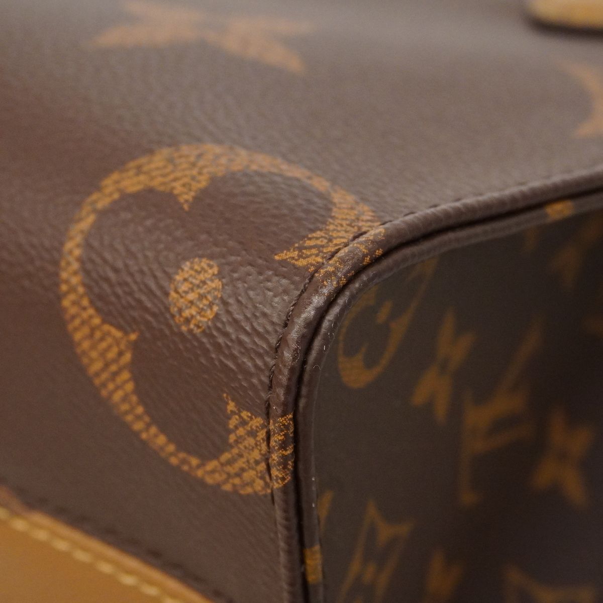 Louis Vuitton Handle Monogram Giant Reverse On The Go PM Brown 2-Way Bag — view 6