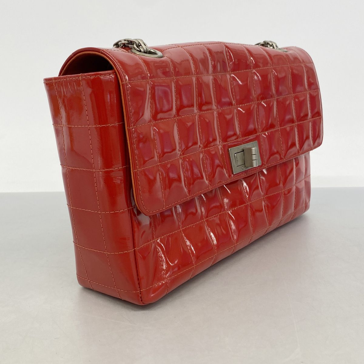 Chanel Shoulder Bag 2.55 Choco Bar Patent Leather Red Silver — view 2